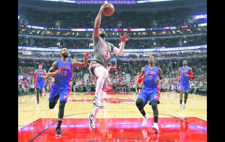 La quinteta de Chicago encestó 59.8% de sus tiros de campo, lo que permitió dominar cómodamente en su duela a los Pistons. AP / R. Arbogast