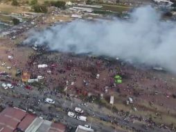 La tarde de este martes se registró la fuerte explosión del mercado de pirotecnia en Tultepec. TWITTER / @Iberomed