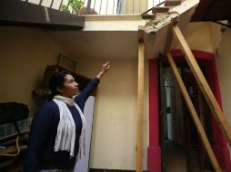 Dueños de fincas en la calle Reforma apuntalaron sus casas usando sus propios recursos; temen que la situación empeore. EL INFORMADOR / R. Tamayo