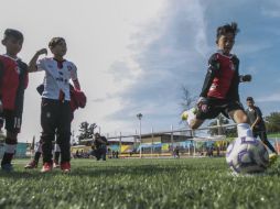 Los jóvenes de esta colonia ya aprovechan su tiempo libre en practicar futbol. EL INFORMADOR / F. Atilano