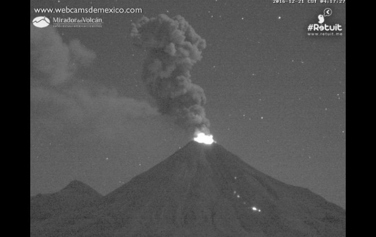 Imagen de esta madrugada del Coloso de Fuego. TWITTER / @LUISFELIPE_P