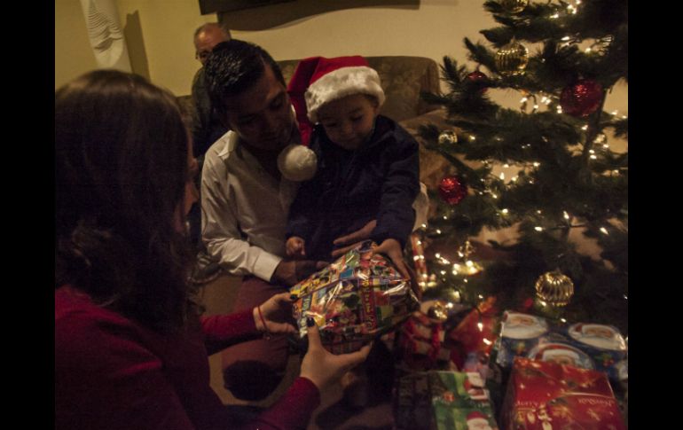 Para la cena del 24, la familia podrá interactuar en torno al árbol de Navidad. EL INFORMADOR / ARCHIVO