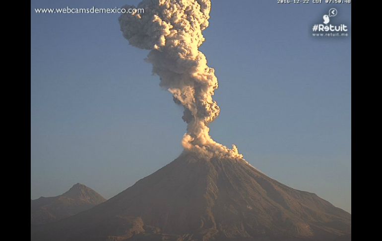 En caso de caída de ceniza es necesario atender algunas recomendaciones como cubrir boca y nariz. TWITTER / @webcamsdemexico