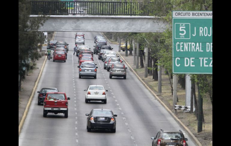 Todos los vehículos podrán circular sin restricción por su engomado o terminación de placas. NTX / ARCHIVO