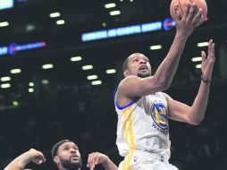 Estrella. Kevin Durant comandó el regreso de los Warriors, que caían por 16 al medio tiempo en Brooklyn. AP / A. Hunger