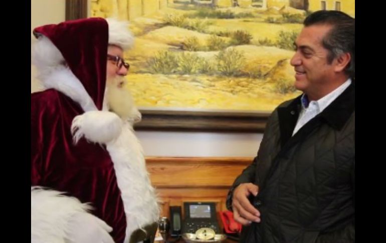 Le pide perdón a Santa Claus por lo dicho durante un evento. FACEBOOK / Jaime Rodriguez Calderon