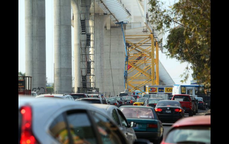 Antes del cierre ya se registraban conflictos viales en la zona de avenida Laureles y Periférico. EL INFORMADOR / E. Barrera