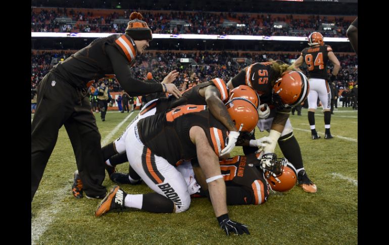 Los jugadores de Cleveland celebraron el triunfo como si hubiese ganado el Super Bowl. AFP / J. Miller