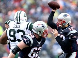 Tom Brady lanzó para 214 yardas y tres touchdowns. AFP / M. Meyer