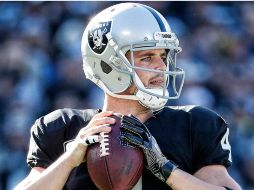 Ante Indianápolis, Carr completa 20 de 30 pases para 228 yardas. TWITTER / @RAIDERS