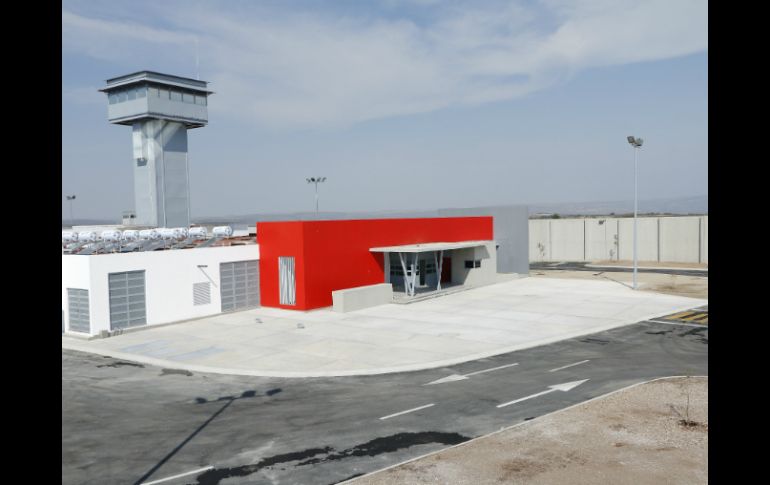 La obra incluyó una torre de vigilancia de casi 17 metros y varios rasgos de seguridad, como un bunker de concreto. ESPECIAL /