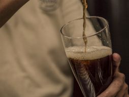 Lo ideal es no beber más de una onza de alcohol en un periodo de dos horas. EL INFORMADOR / ARCHIVO