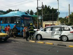 Fue necesaria la valoración de 10 personas, sin embargo, sólo ocho de ellas permanecieron en el lugar para ser atendidas. ESPECIAL / PC y Bomberos Guadalajara