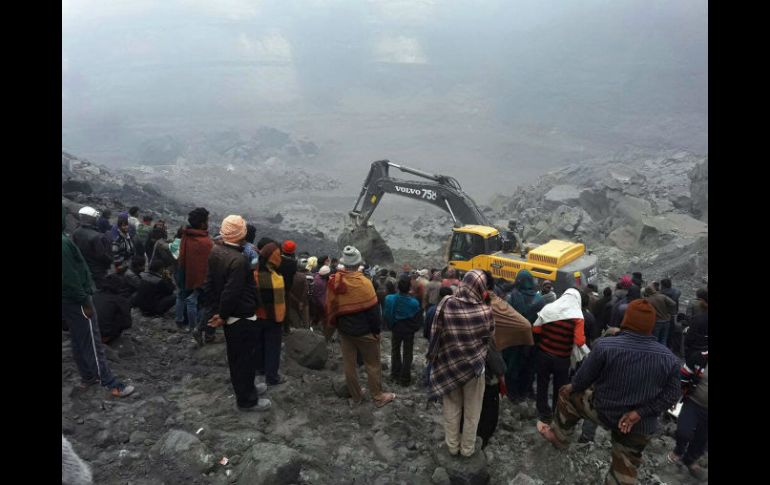 En total son 23 mineros reportados como desaparecidos, socorristas siguen en labor de rescate. EFE / SRT