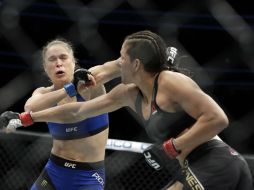 Golpeada y humillada, Ronda se agenció tres millones de dólares, la cifra más alta para una peleadora de UFC. AFP / J. Locher