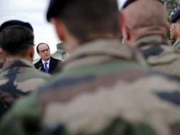 Francois Hollande visita a soldados franceses en la Academia del Departamento Antiterrorista en Bagdad. EFE / C. Ena