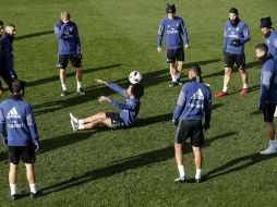 Zidane podría alinear este miércoles a la dupla de centrales formada por el francés Raphael Varane y el español Nacho. EFE / C. Moya