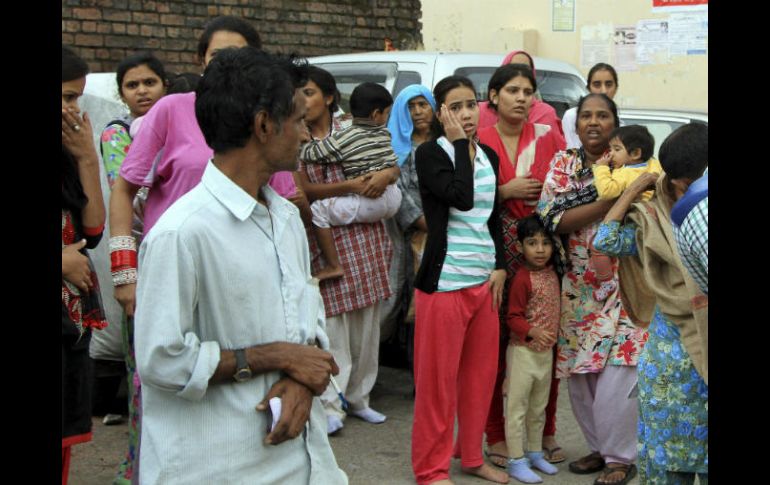 ''Fue terrible, el terremoto duró como un minuto y medio'', dijo un residente de Dhalai en Kamalpur. EFE / ARCHIVO