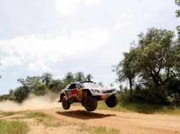 El nueve veces campeón mundial de rally recorrió los 275 kilómetros cronometrados en un tiempo de 2:06:55. EFE / D. Fernández