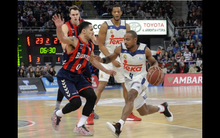 Los blancos cayeron por tercera vez en la temporada regular. EFE / R. Gómez