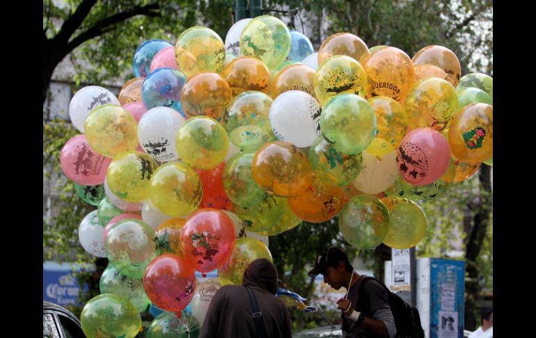 Exhortan a generar una nueva cultura entre la población para evitar que se liberen globos de goma al cielo. NTX / ARCHIVO