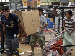 Señalan que los saqueos a tiendas comerciales y gasolineras afectan profundamente el clima social. AP / F. Marquez