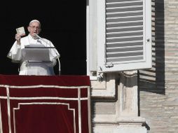 El Papa reflexiona sobre los Reyes Magos y sostuvo que su historia invita a todos a seguir una luz ''estable y gentil''. AFP / T. Fabi