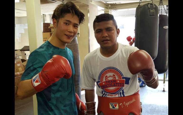 González (D) enfrentará a Srisaket Sor Rungvisai el próximo 18 de marzo. TWITTER / @chocolatitobox