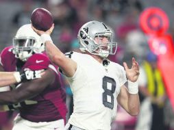 El novato Connor Cook (#8) tendrá su primera oportunidad como titular en la reaparición de los Raiders en un juego de Playoffs. AP /