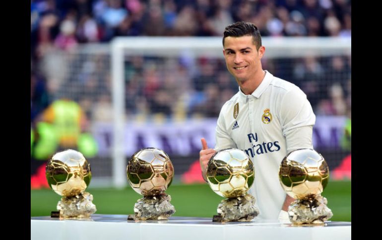 Ganador de la Champions y de la Eurocopa con Portugal en 2016, Ronaldo se impuso a Leo Messi y Antoine Griezmann. AFP / G. Julien