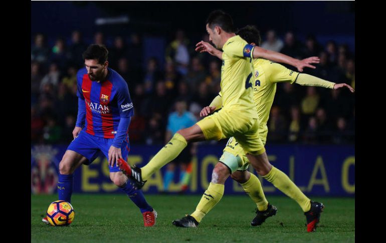 Una ejecución perfecta de falta directa por parte de Messi  le dio el empate al Barcelona. AFP / J. Jordan