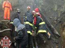 El viento y las fuertes lluvias han dificultado las labores de rescate. ESPECIAL / Bomberos Municipales de Guatemala