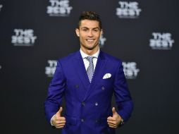 Ronaldo recibió el galardón a lo mejor de la FIFA por haber ganado La Champions con el Real Madrid y la Eurocopa con Portugal. AFP / M. Buholzer