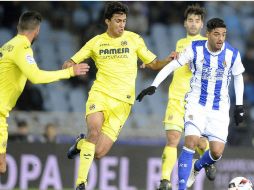 Se espera que tanto Vela (D) como Dos Santos sean parte del once inicial de sus respectivos equipos. TWITTER / @VillarrealCF