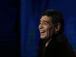 Sobre su compatriota Messi, Maradona opinó que ''a nadie le gusta perder'', pero se debe asistir por quienes votaron por él. AP / ARCHIVO