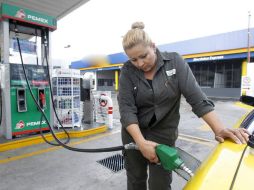 Uno de los foros con los especialistas tocará el tema del incremento a los precios de las gasolinas en México. EL INFORMADOR / ARCHIVO