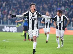 El argentino Paulo Dybala celebra su gol, el primero de la Juventus. EFE / A. Di Marco