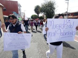 Poco menos de 200 estudiantes iniciaron la marcha hacia el Zócalo poblano, cuando el joven fue embestido. SUN / ESPECIAL