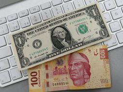 Banco Base estima que para este jueves el tipo de cambio oscile entre 21.65 y 21.90 pesos por dólar. NTX / ARCHIVO