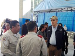 El comisario de la Policía de Guadalajara, Salvador Caro y elementos de Protección Civil revisan obras de remodelación del inmueble. EL INFORMADOR / R. Tamayo