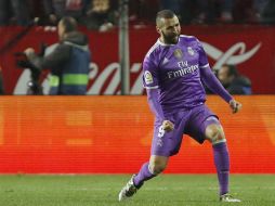 Karim Benzema celebra el tanto del empate. EFE / J. Muñoz