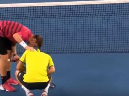 Wawrinka brinca la red y va a disculparse con Klizan. YOUTUBE / HOT TENNIS