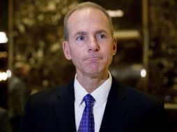 El director general de Boeing, Dennis Muilenburg, se reunió hoy en Nueva York con Trump para aclarar el precio del avión. AP / A. Harnik