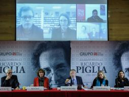 Manuel S. Garrido, Rose Corral, José Carreño Carlón, Liliana Weinberg y Daniella Blejer durante un homenaje. SUN / G. Espinosa