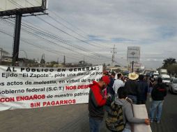 La manifestación ha creado conflictos de circulación en la zona de ingreso al Aeropuerto. EL INFORMADOR / M. Vargas