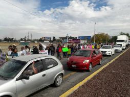 La manifestación de los ejidatarios comenzó la mañana de este miércoles y causó afectaciones a algunos pasajeros. EL INFORMADOR / M. Vargas