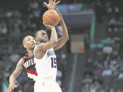 Kemba Walker (#15) encabezó el ataque de los Hornets de Charlotte al conseguir 23 puntos en su cuenta personal. AFP / S. Lecka