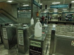 El Sistema de Tren Eléctrico Urbano ofrece gel antibacterial a los pasajeros al entrar a las estaciones. EL INFORMADOR / E. Barrera