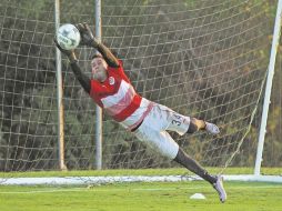 Oportunidad de oro. Miguel Jiménez quiere aprovechar la Copa para ganarse un lugar. ESPECIAL / CORTESÍA CHIVAS/SIMON BARBER