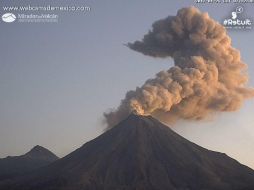 Se vigila y monitorea la actividad y el comportamiento en general del volcán ubicado entre los límites de Colima y Jalisco. TWITTER / @LUISFELIPE_P